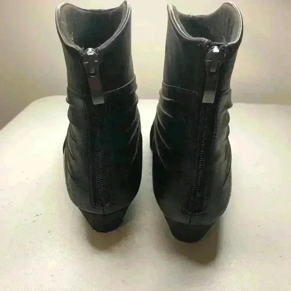 Rockport Womens Size 8M Black Leather Booties Rouched Look Zip Back - Picture 4 of 8